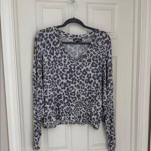 Love Tree Black and Gray Leopard Print Long Sleeve Top